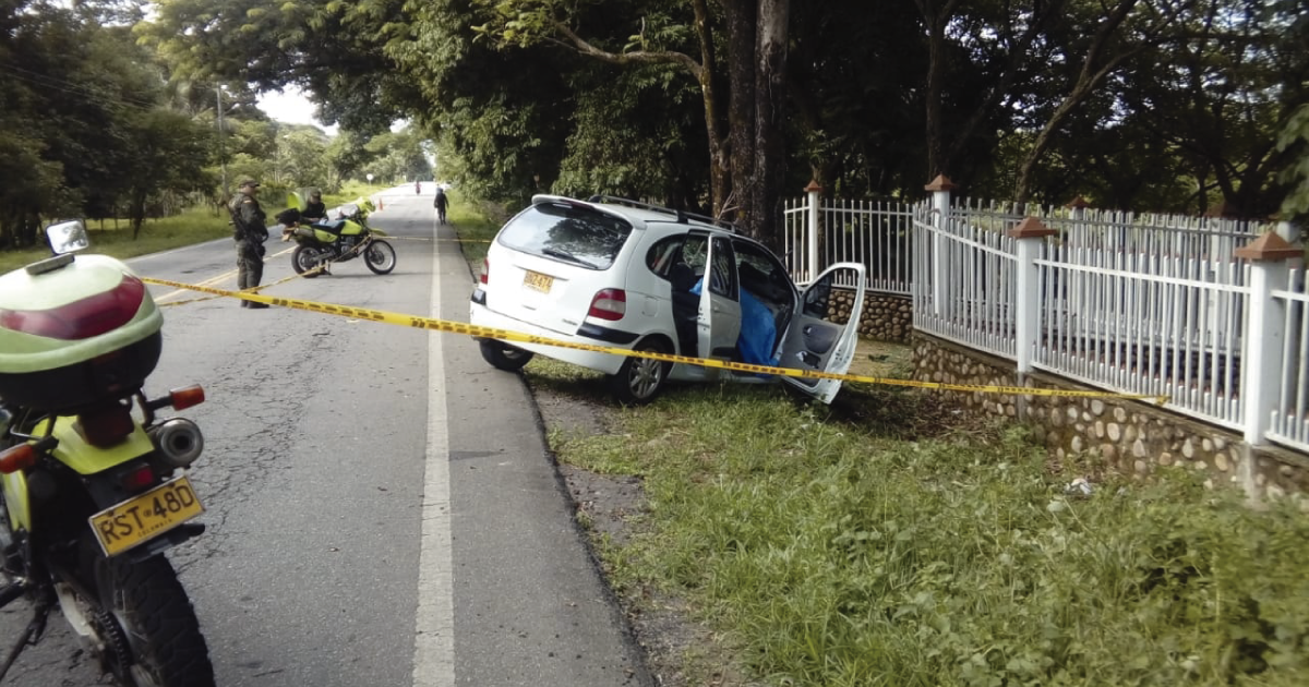 La primera hipótesis que manejan las autoridades de tránsito, sobre las causas del accidente ocurrido ayer en la carretera que de Yopal conduce a Paz Ariporo y que dejó una persona muerta, es un microsueño.